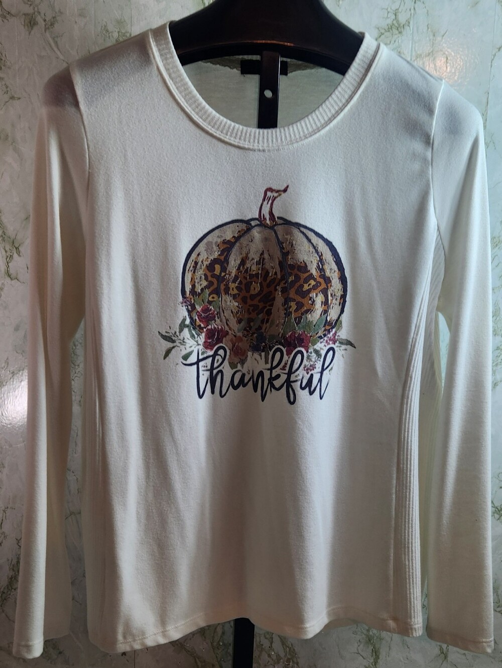 Modern Canvas "Thankful" Long Sleeve Top